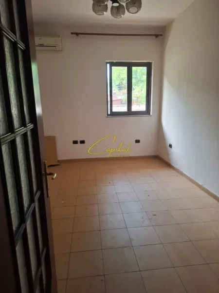 Tirane, shitet apartament 4+1 Kati 2, 116 m² 245.000 € (RRUGA E KAVAJES)