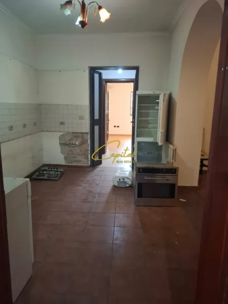 Tirane, shitet apartament 4+1 Kati 2, 116 m² 245.000 € (RRUGA E KAVAJES)