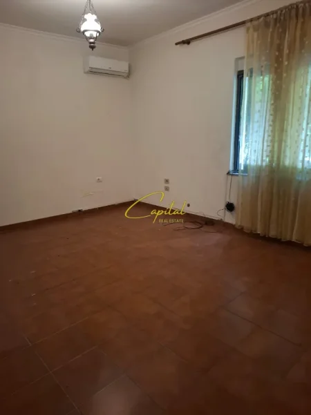 Tirane, shitet apartament 4+1 Kati 2, 116 m² 245.000 € (RRUGA E KAVAJES)
