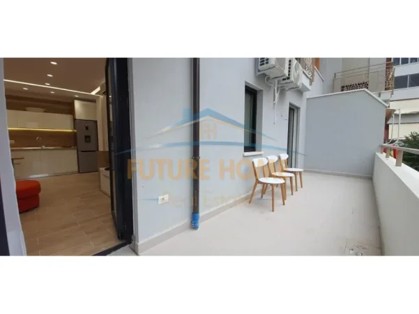 Tirane, jepet me qera apartament 1+1 Kati 1, 66 m² 600 € (21 DHJETORI , RRUGA FROSINE PLAKU)