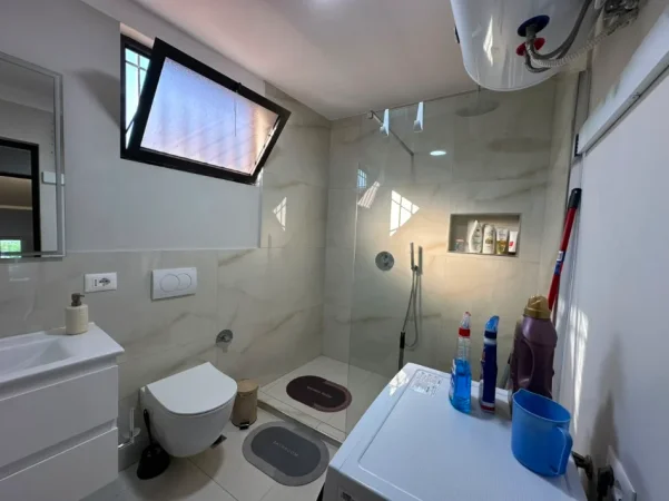 Tirane, jepet me qera apartament 1+1 Kati 1, 61 m² 600 € (Shkolla e Kuqe)
