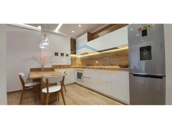 Tirane, jepet me qera apartament 1+1 Kati 1, 66 m² 600 € 