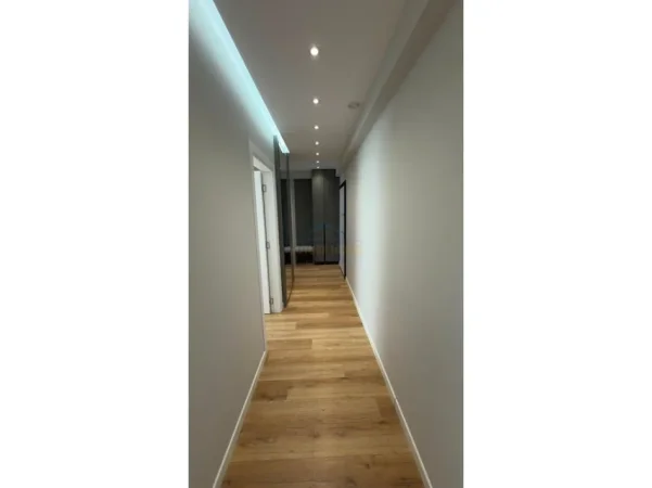 Tirane, jepet me qera apartament 2+1+Ballkon Kati 2, 88 m² 1.000 € (Kodra e Diellit)