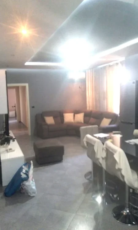 🏠 Jepet me Qera Apartament 2+1 në Astir Tek Artisti, 500 MIJE LEKE