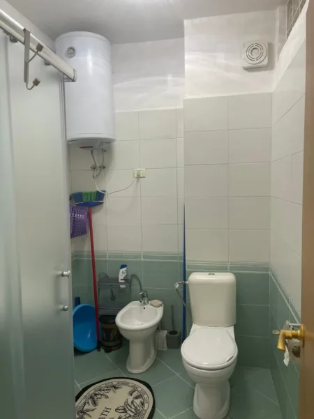 Durres, jepet me qera apartament 1+1+Ballkon Kati 5, 64 m² 400 € (plazh)