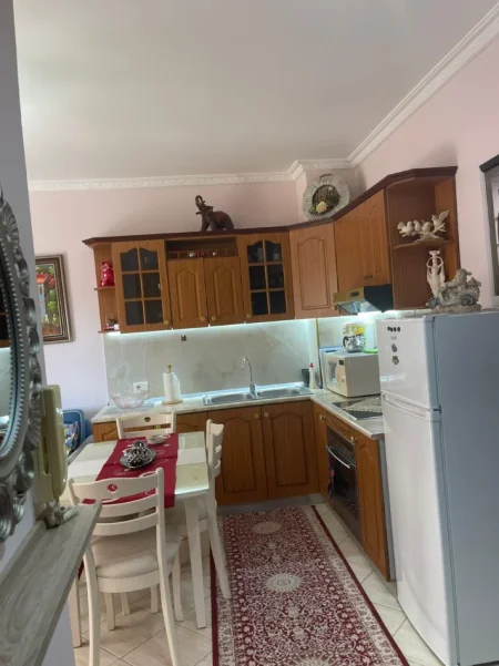Durres, jepet me qera apartament 1+1+Ballkon Kati 5, 64 m² 400 € (plazh)