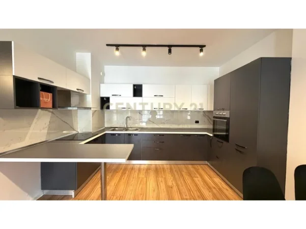Tirane, jepet me qera apartament 1+1 Kati 7, 82 m² 800 € (liceu artistik)
