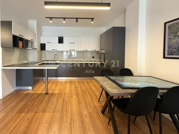 Tirane, jepet me qera apartament 1+1 Kati 7, 82 m² 800 € (liceu artistik)