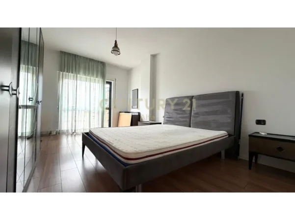 Tirane, jepet me qera apartament 1+1 Kati 7, 82 m² 800 € (liceu artistik)