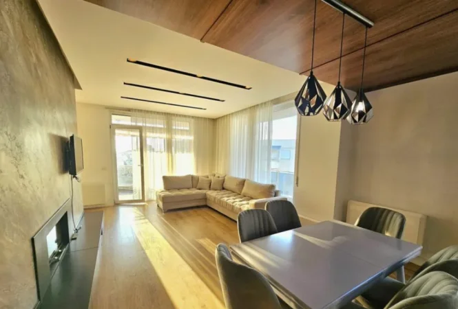Tirane, jepet me qera apartament 3+1 Kati 3, 145 m² 1.000 € (PRANE KOPSHTIT BOTANIK)