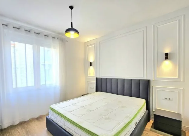 Tirane, jepet me qera apartament 3+1 Kati 3, 145 m² 1.000 € (PRANE KOPSHTIT BOTANIK)