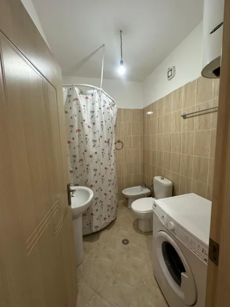 Tirane, jepet me qera apartament 1+1 Kati 1, 60 m² (zogu i zi)