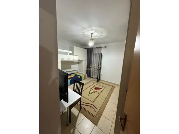 Tirane, jepet me qera apartament 2+1 Kati 3, 110 m² 600 € (mbikalimi komunes)