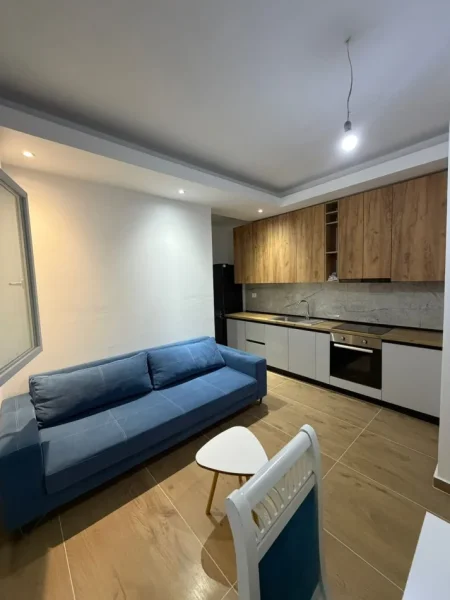 Tirane, jepet me qera apartament 1+1 Kati 3, 65 m² 350 € (Çollak)