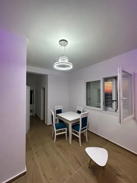 Tirane, jepet me qera apartament 1+1 Kati 3, 65 m² 350 € (Çollak)