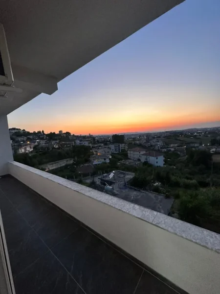 Tirane, jepet me qera apartament 1+1 Kati 3, 65 m² 350 € (Çollak)