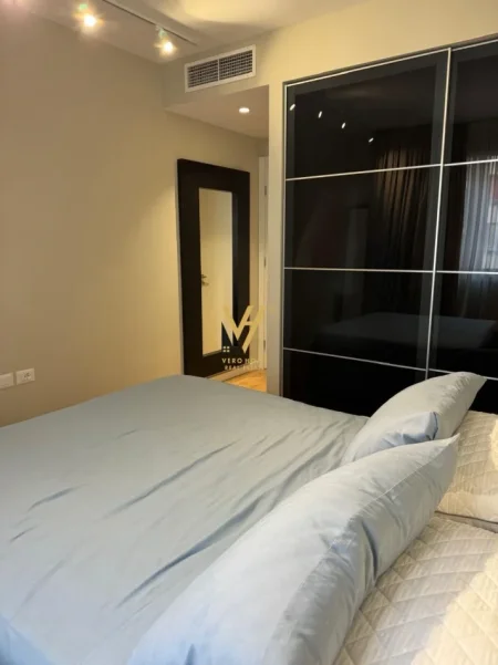 Tirane, jepet me qera apartament 1+1+Ballkon Kati 2, 72 m² 1.400 € (ISH BLLOK)