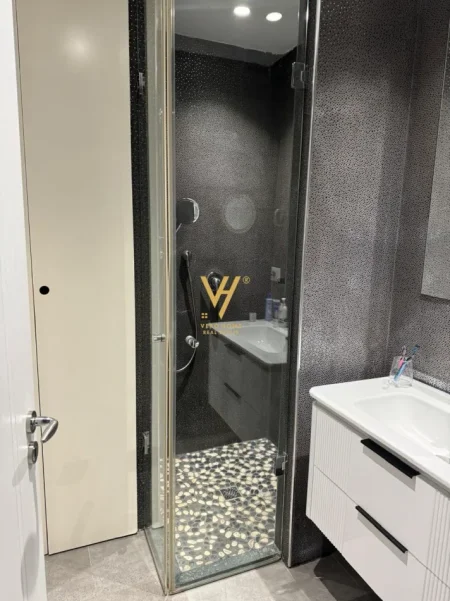 Tirane, jepet me qera apartament 1+1+Ballkon Kati 2, 72 m² 1.400 € (ISH BLLOK)