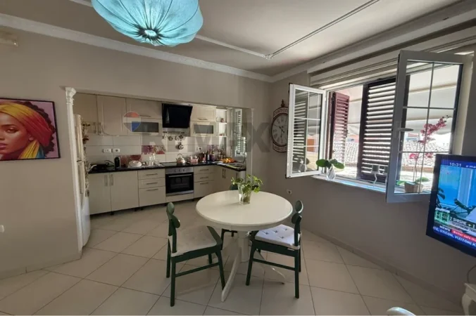 Tirane, jepet me qera apartament 2+1 Kati 2, (Ali Demi)