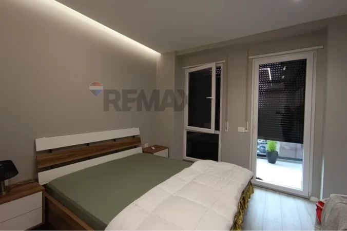 Tirane, jepet me qera apartament 1+1 , 650 € (egnatia)