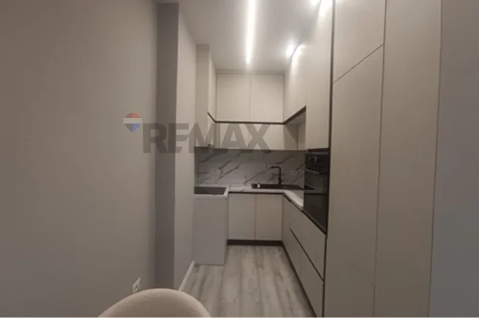 Tirane, jepet me qera apartament 1+1 , 650 € (egnatia)