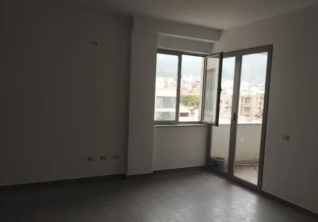 Tirane, jepet me qera apartament 1+1 Kati 2, 80 m² 500 € (Kinostudio)
