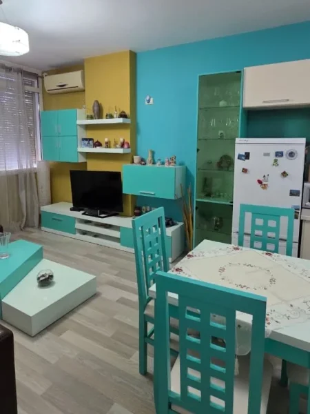 Tirane, jepet me qera apartament 2+1+Ballkon Kati 2, 98 m² 450 € (Astir, Rruga Teodor Keko (mbi Kafe Dot Long))