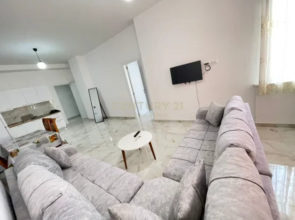 Tirane, jepet me qera apartament 2+1 Kati 2, 80 m² 500 € (unaza e re hotel marinaj)