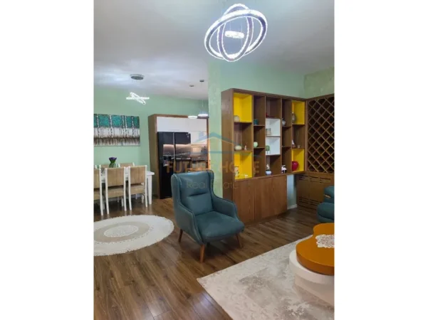Tirane, jepet me qera apartament 2+1 Kati 4, 97 m² 730 € (FRESK)