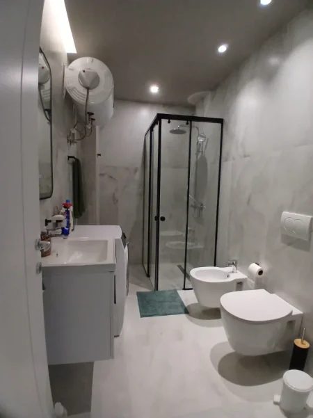 Korce, shes apartament 1+1 Kati 2, 90.000 €