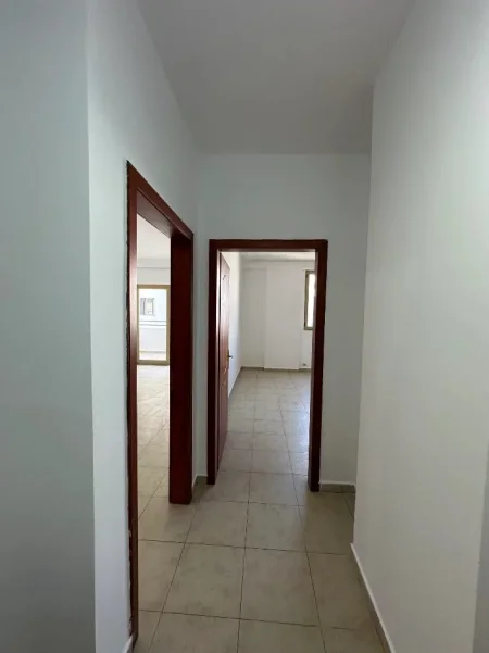 Tirane, jepet me qera apartament 1+1 Kati 4, 70 m² 300 € (Fresku)