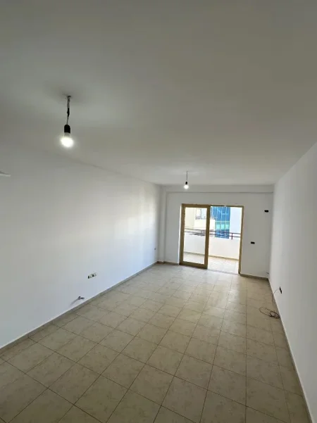 Tirane, jepet me qera apartament 1+1 Kati 4, 70 m² 300 € (Fresku)