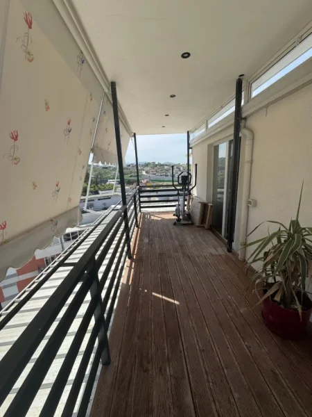 Tirane, jepet me qera ambjent biznesi Kati 7, 120 m² 600 € (Shkozë)