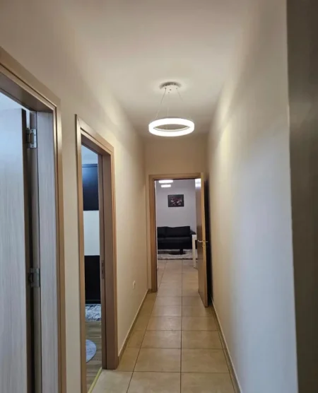 Tirane, jepet me qera apartament 2+1 Kati 1, 90 m² 550 € (Rruga 5 Maji)