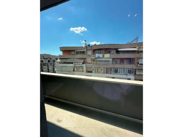 Tirane, jepet me qera apartament 1+1 Kati 7, 50 m² 550 € (Unaza e Re)