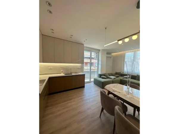 Tirane, jepet me qera apartament 1+1 Kati 7, 50 m² 550 € (Unaza e Re)