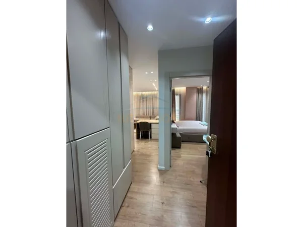 Tirane, jepet me qera apartament 1+1 Kati 6, 50 m² 550 € (UNAZA E RE)