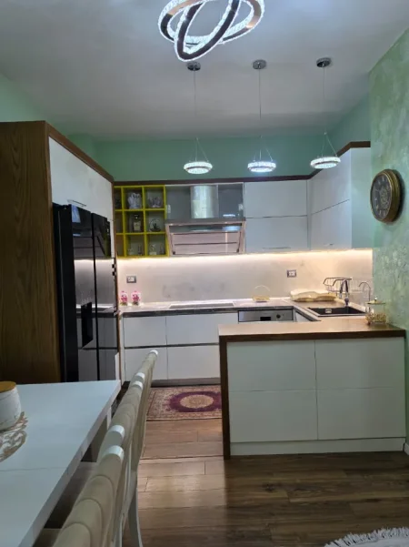 Me Qira Ultra Luxury: Apartament 2+1+1🚾 & 1 Ballkon📍FRESK 109 m² ❤️ Kati 5, Me Pamje Fantastike, Hera parë me Qira  (65,000 Leke/Muaj 💸) 🧨