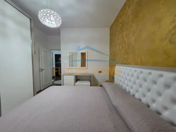 Tirane, jepet me qera apartament 2+1 Kati 4, 97 m² 730 € (Fresku)