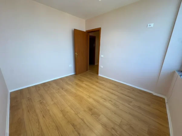 Tirane, shitet apartament 2+1+Ballkon Kati 6, 97 m² 210.000 € (Ish Tregu Elektrik)
