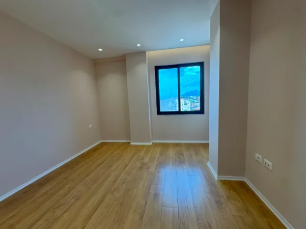 Tirane, shitet apartament 2+1+Ballkon Kati 6, 97 m² 210.000 € (Ish Tregu Elektrik)