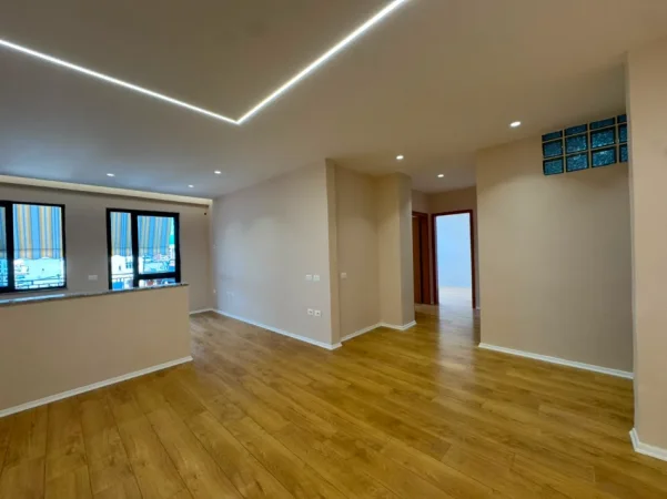 Tirane, shitet apartament 2+1+Ballkon Kati 6, 97 m² 210.000 € (Ish Tregu Elektrik)