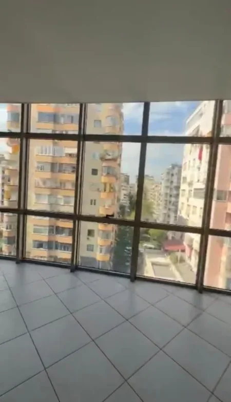 Tirane, shitet apartament 1+1 Kati 4, 58 m² 174.000 € (Rruga Sali Butka)