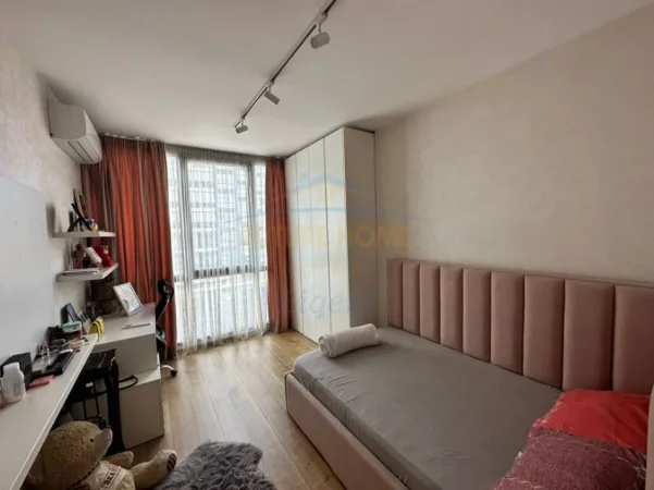 Tirane, jepet me qera apartament 3+1 Kati 3, 109 m² 1.100 € (ISH PARKU I AUTOBUZAVE)