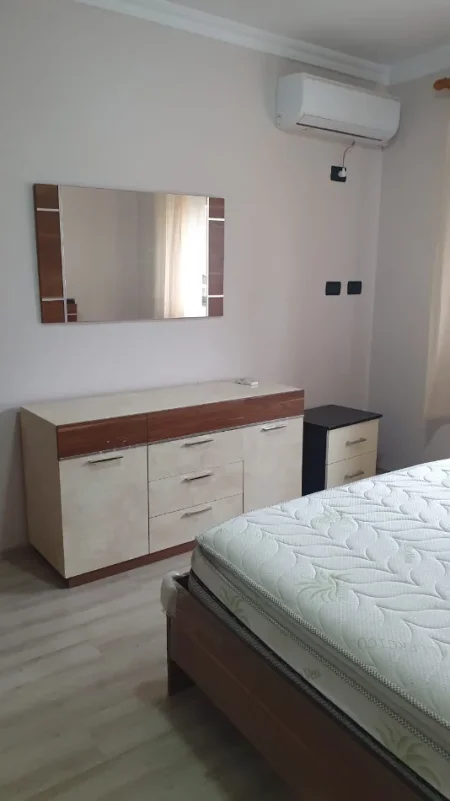Tirane, jepet me qera apartament 1+1 Kati 5, 65 m² 470 € (Myslym Shyr prane Karburant Kastrati)