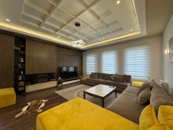 Tirane, shitet apartament 3+1 Kati 2, 320 m² 375.000 € 