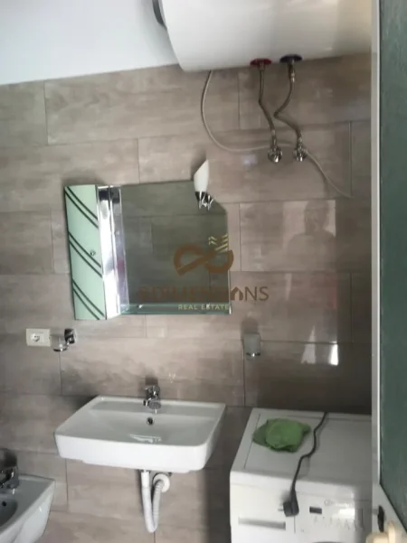Jepet me qera apartament 1+1 ne Rrugen Todi Shkurti, prane Kompleksit Grand (D8241A-203)