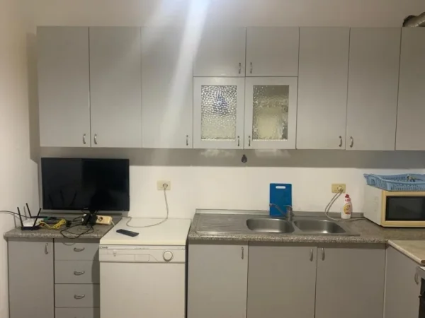 Tirane, jepet me qera apartament 2+1 Kati 1, 70 m² 400 € (Spitali Amerikan 2)