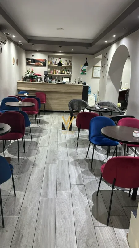 Tirane, jepet me qera ambjent biznesi Kati 0, 70 m² 1.050 € (BULEVARDI BAJRAM CURRI)