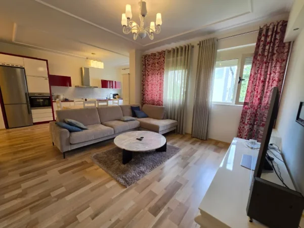 SHITET: Apartament 2+1+2🚾 & 1 Ballkon📍Liqeni Thatë - (Kompleksi FZ) 105m² 🌇 Kati 5 🔥Me Hipotekë, I Mobiluar (230.000€ 💸) 🌐
